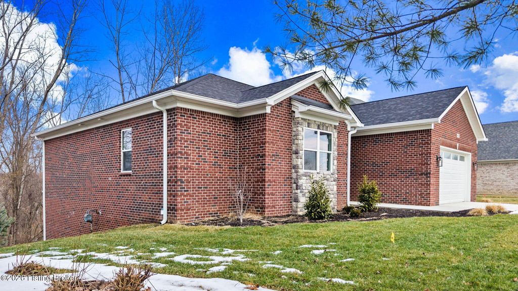 Photo of 4423 Stone Wynde Dr, Louisville, KY 40272 (MLS # 1709310)
