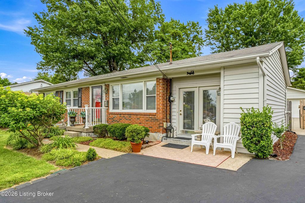 Photo of 9003 Honor Ave, Louisville, KY 40219 (MLS # 1720180)