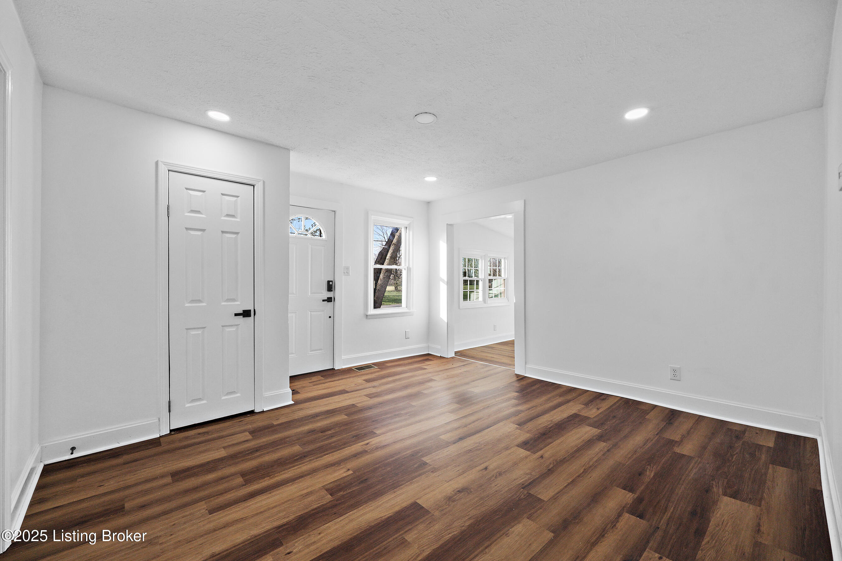 13403 N Blakely Ln, Louisville, Kentucky image 6