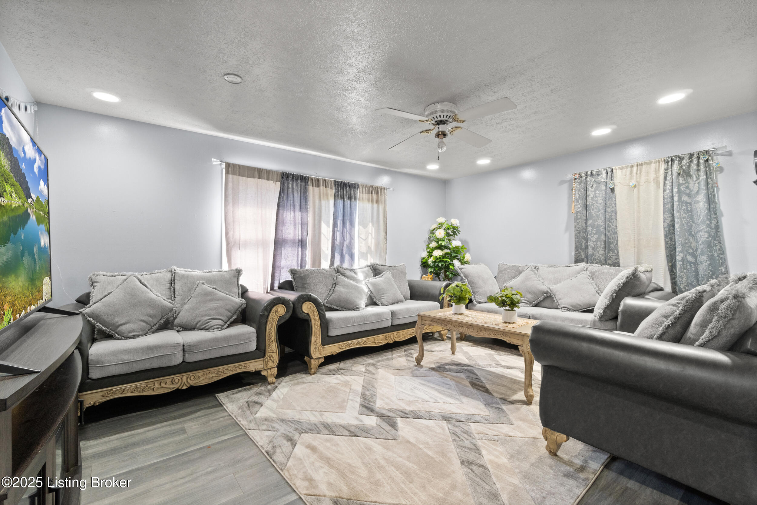 1626 Haskin Ave, Louisville, Pennsylvania image 3
