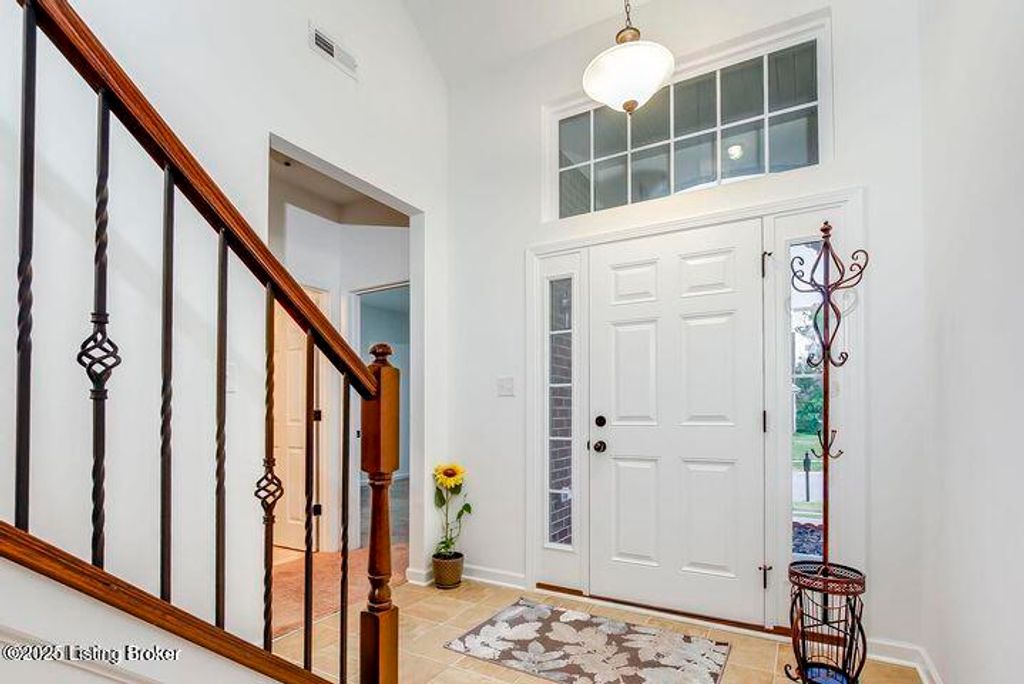 Photo of 16982 Green Crest Ln, Louisville, KY 40245 (MLS # 1704484)