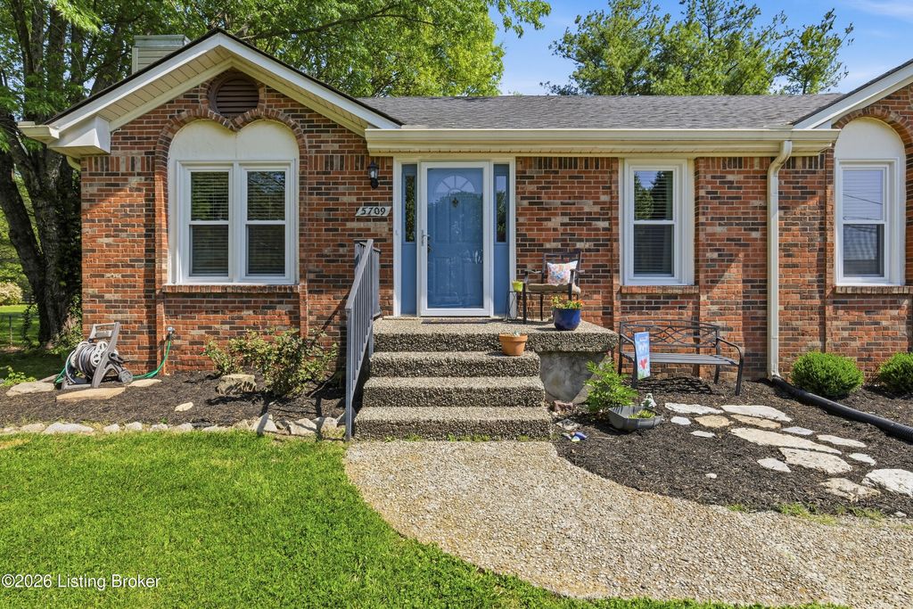Photo of 5709 Renada Dr, Crestwood, KY 40014 (MLS # 1715725)