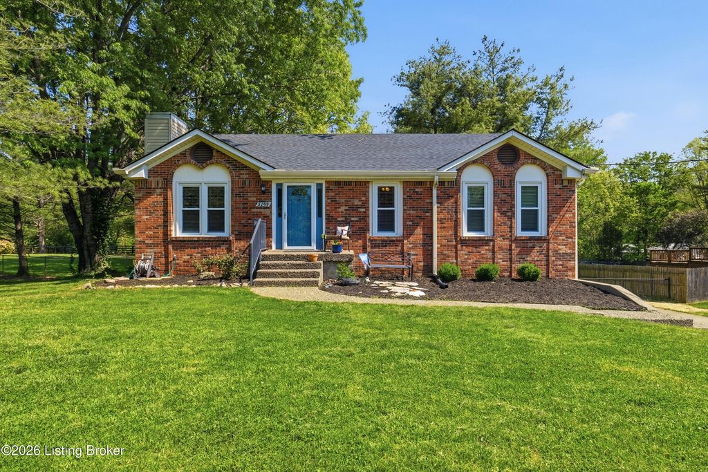 Photo of 5709 Renada Dr, Crestwood, KY 40014 (MLS # 1715725)
