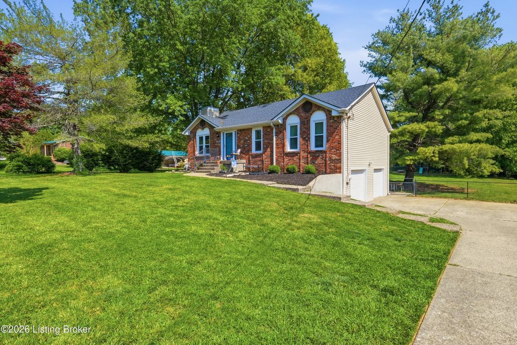 Photo of 5709 Renada Dr, Crestwood, KY 40014 (MLS # 1715725)