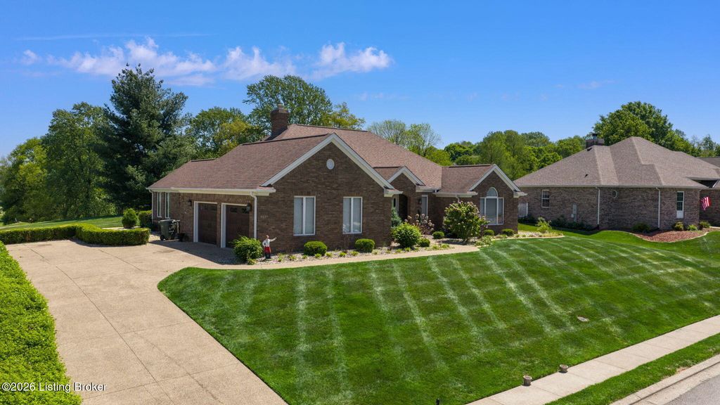 Photo of 557 Saint Andrews Dr, Vine Grove, KY 40175 (MLS # 1716089)