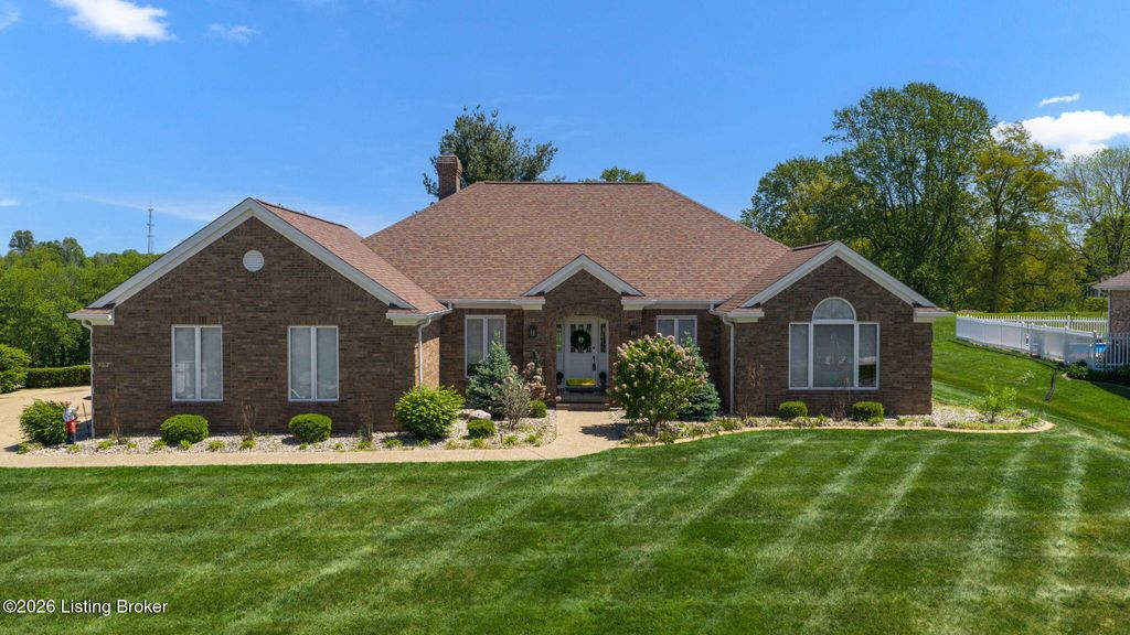 Photo of 557 Saint Andrews Dr, Vine Grove, KY 40175 (MLS # 1716089)