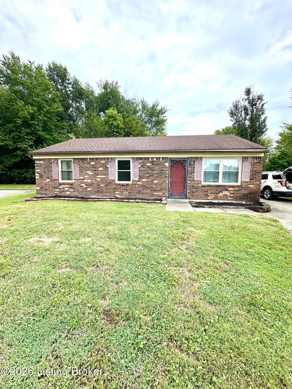 Photo of 10903 Lanette Ct, Louisville, KY 40229 (MLS # 1729669)