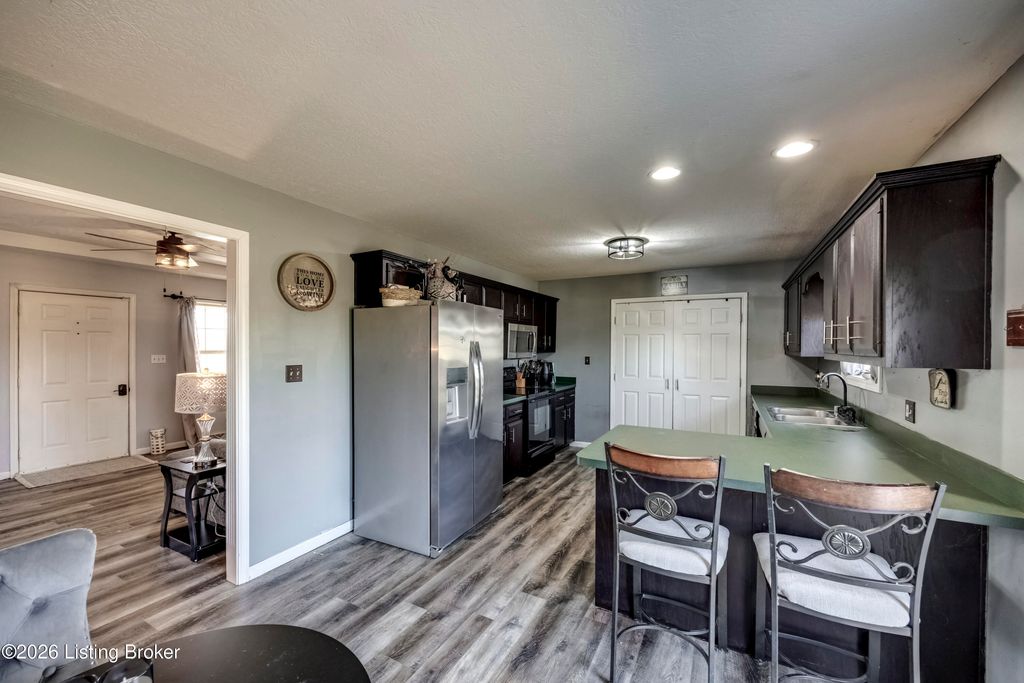 Photo of 112 Sapphire Ct, Bardstown, KY 40004 (MLS # 1708173)