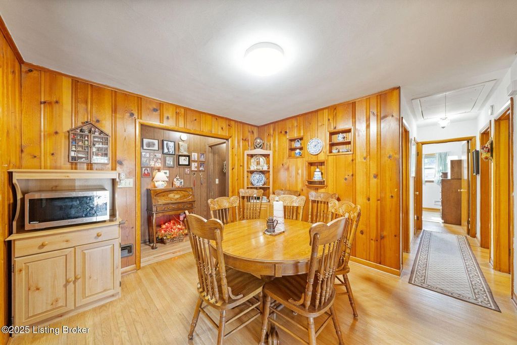 Photo of 3019 Mcmahan Blvd, Louisville, KY 40220 (MLS # 1711159)