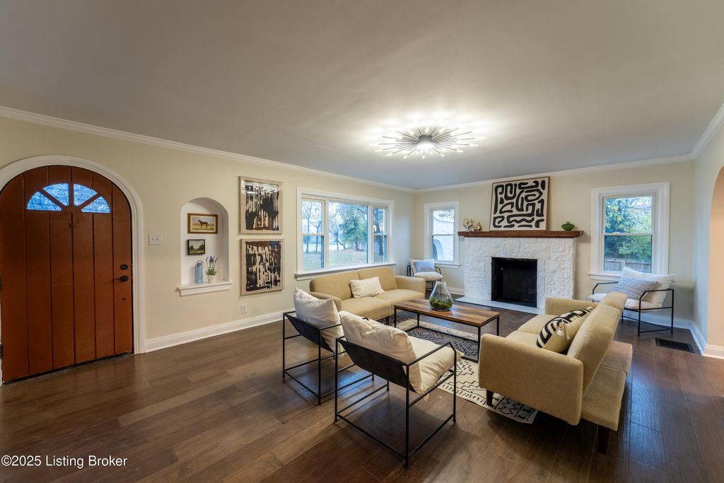 Photo of 4435 Taylorsville Rd, Louisville, KY 40220 (MLS # 1709833)