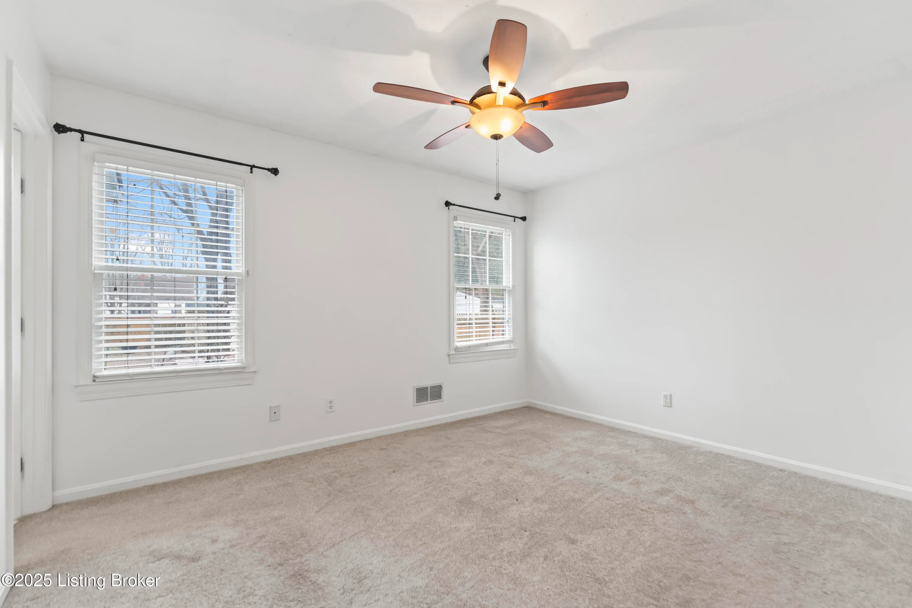 Louisville, Kentucky 40222, United States, 3 Bedrooms Bedrooms, ,2 BathroomsBathrooms,Residential,Active,6863