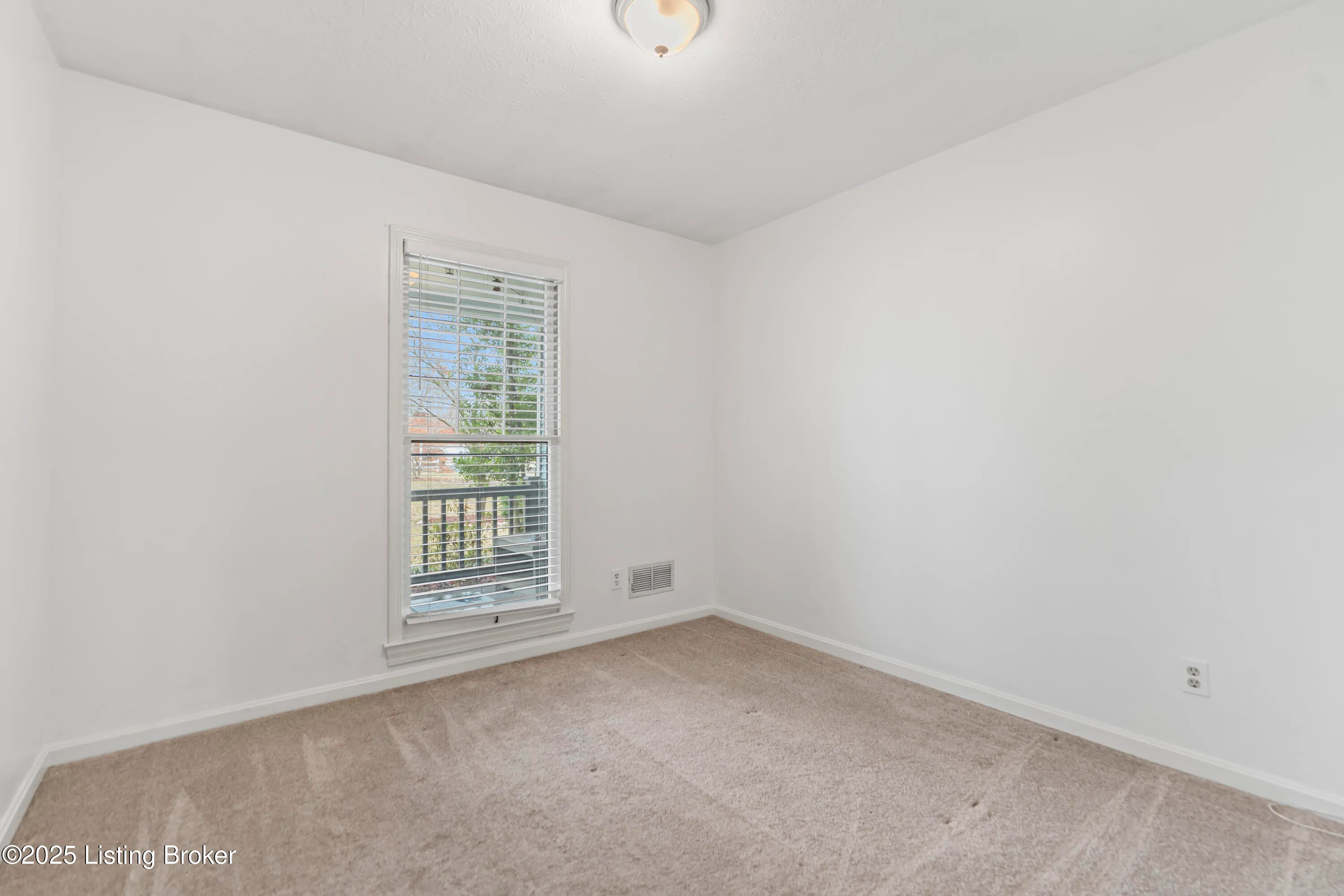 Louisville, Kentucky 40222, United States, 3 Bedrooms Bedrooms, ,2 BathroomsBathrooms,Residential,Active,6863