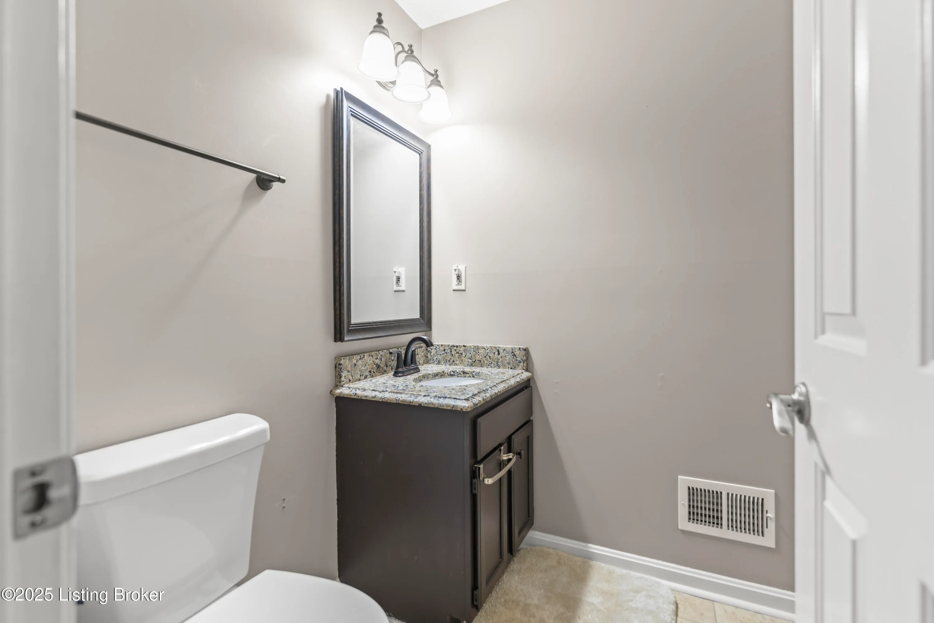 Louisville, Kentucky 40222, United States, 3 Bedrooms Bedrooms, ,2 BathroomsBathrooms,Residential,Active,6863