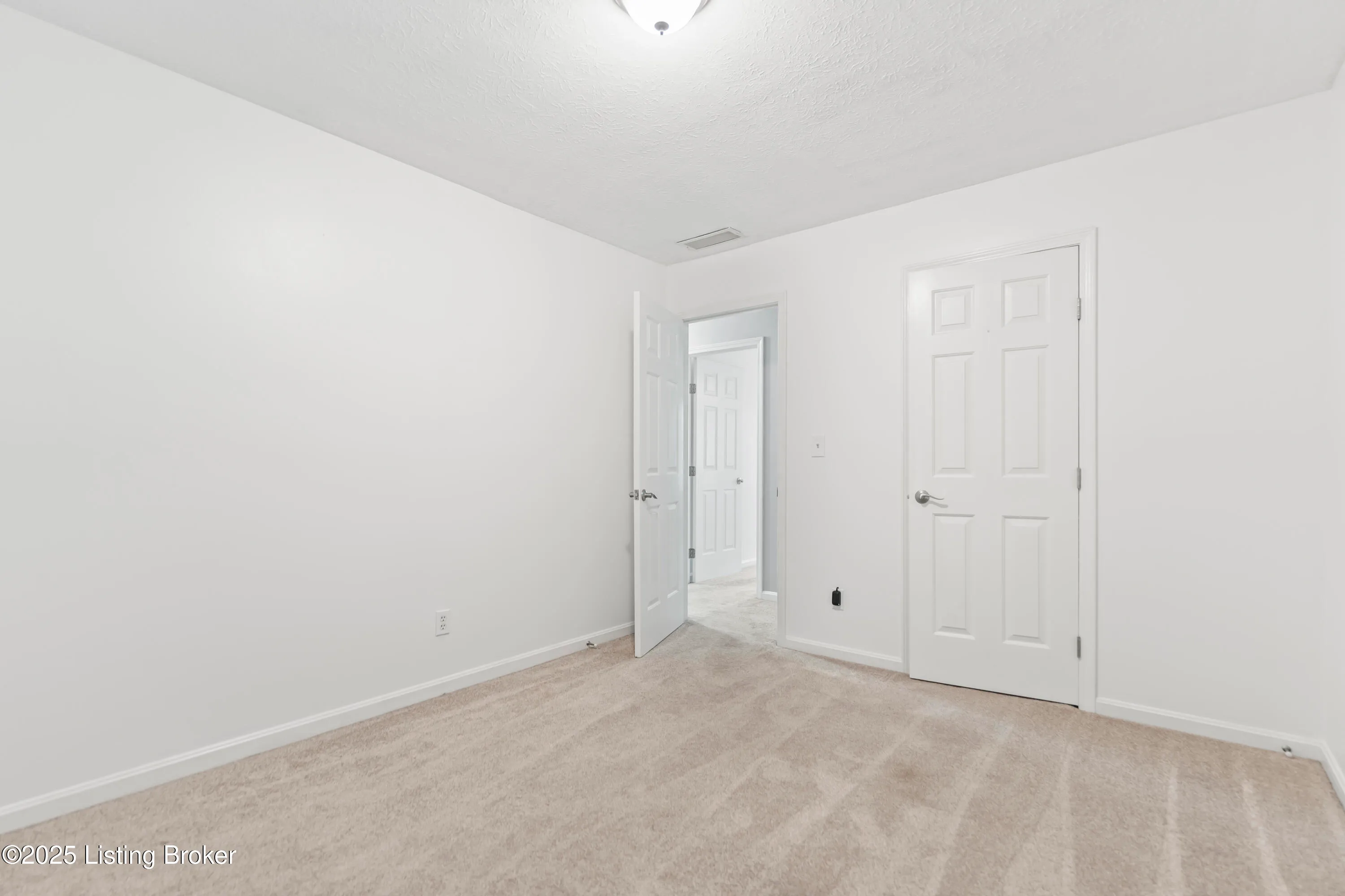 Louisville, Kentucky 40222, United States, 3 Bedrooms Bedrooms, ,2 BathroomsBathrooms,Residential,Active,6863