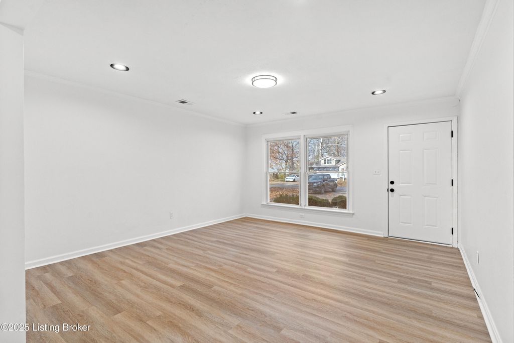 Photo of 1274 Lipps Ln, Louisville, KY 40219 (MLS # 1704507)