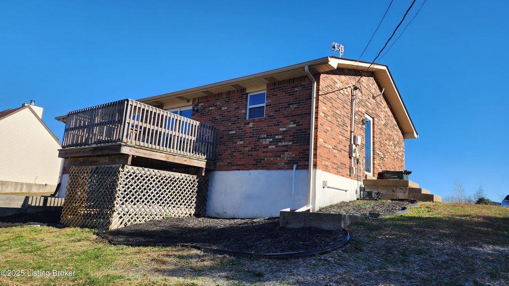 Photo of 3013 S Woodland Dr, Radcliff, KY 40160 (MLS # 1704364)