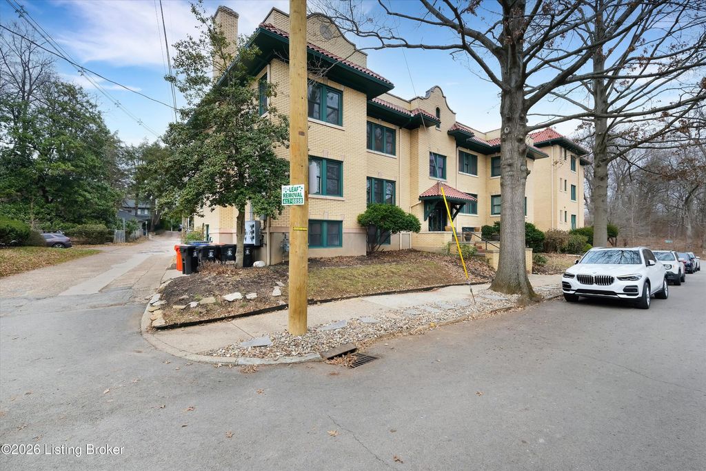 Photo of 2337 Bonnycastle Ave #APT 4, Louisville, KY 40205 (MLS # 1706423)