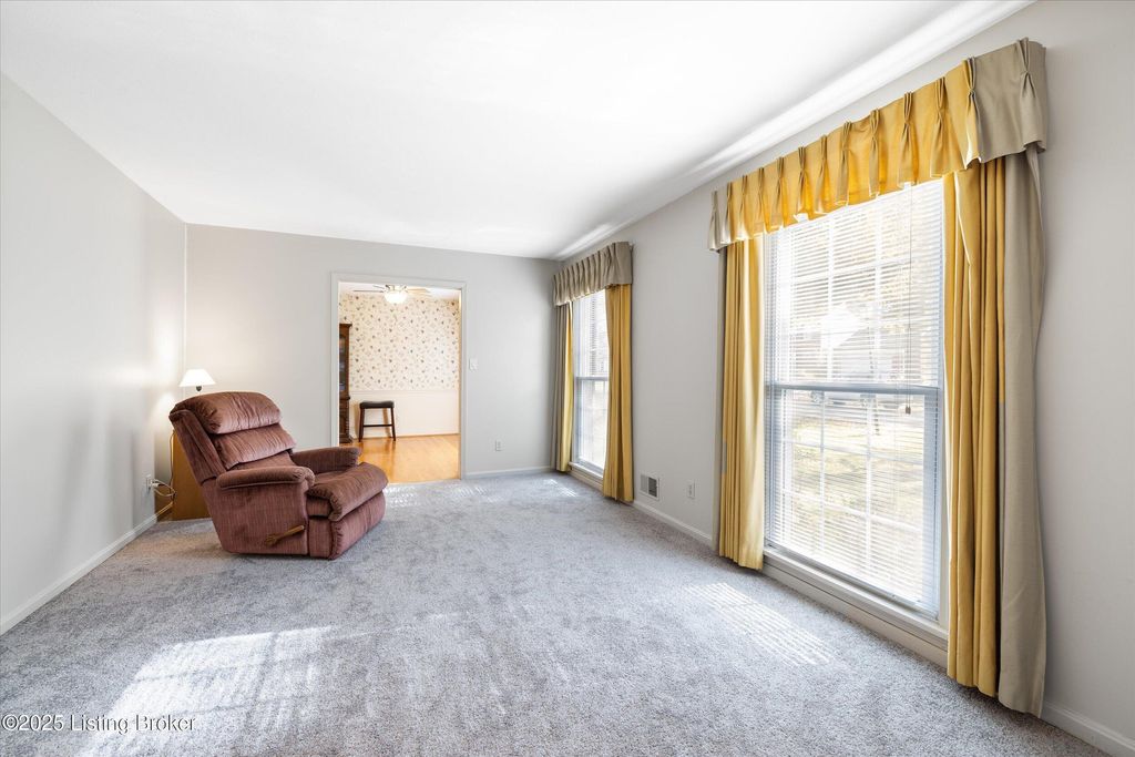 Photo of 7007 Peppermill Ln, Louisville, KY 40228 (MLS # 1703825)