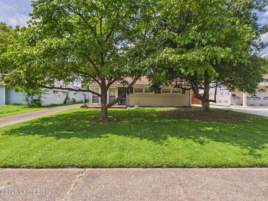 Photo of 4818 Raven Rd, Lynnview, KY 40213 (MLS # 1724166)