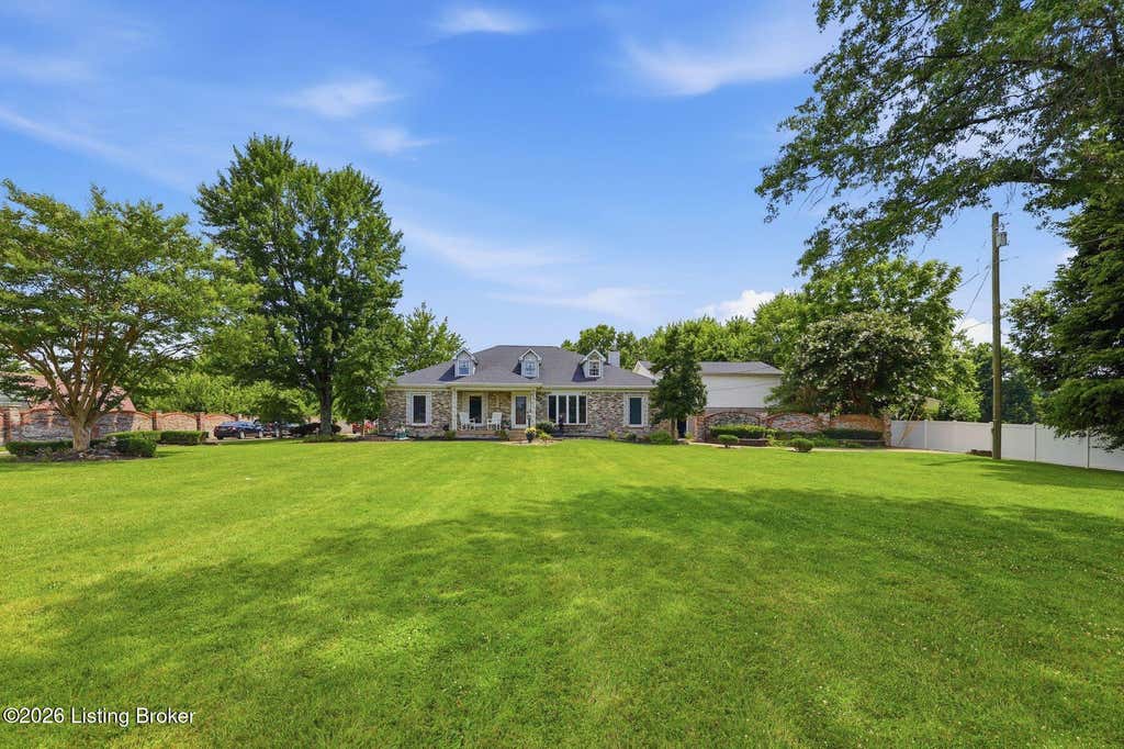 Photo of 5504 Mount Washington Rd, Louisville, KY 40229 (MLS # 1724133)