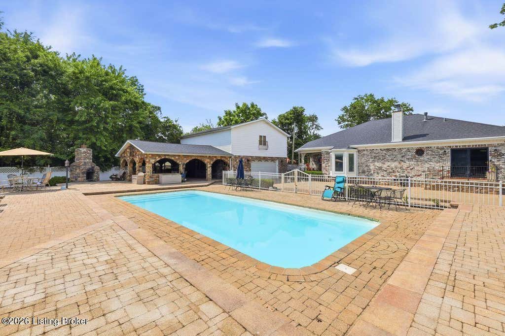 Photo of 5504 Mount Washington Rd, Louisville, KY 40229 (MLS # 1724133)