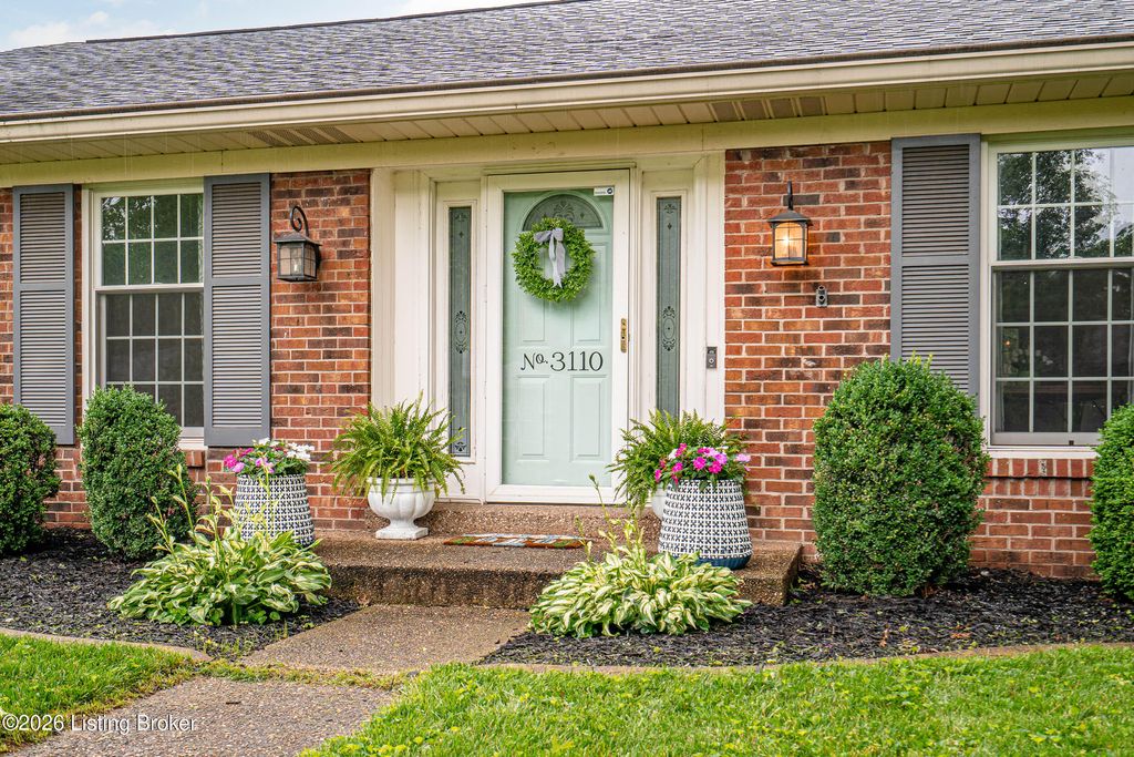 Photo of 3110 Danbury Ct, Louisville, KY 40242 (MLS # 1718566)