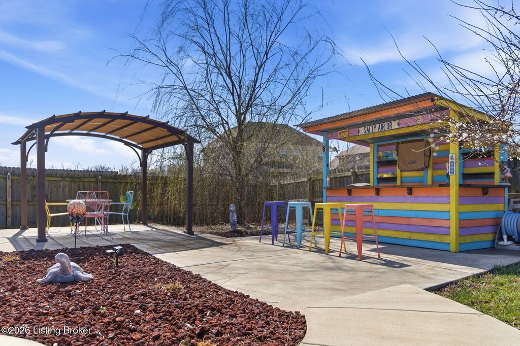 Photo of 405 Mallard Lake Blvd, Shepherdsville, KY 40165 (MLS # 1711170)