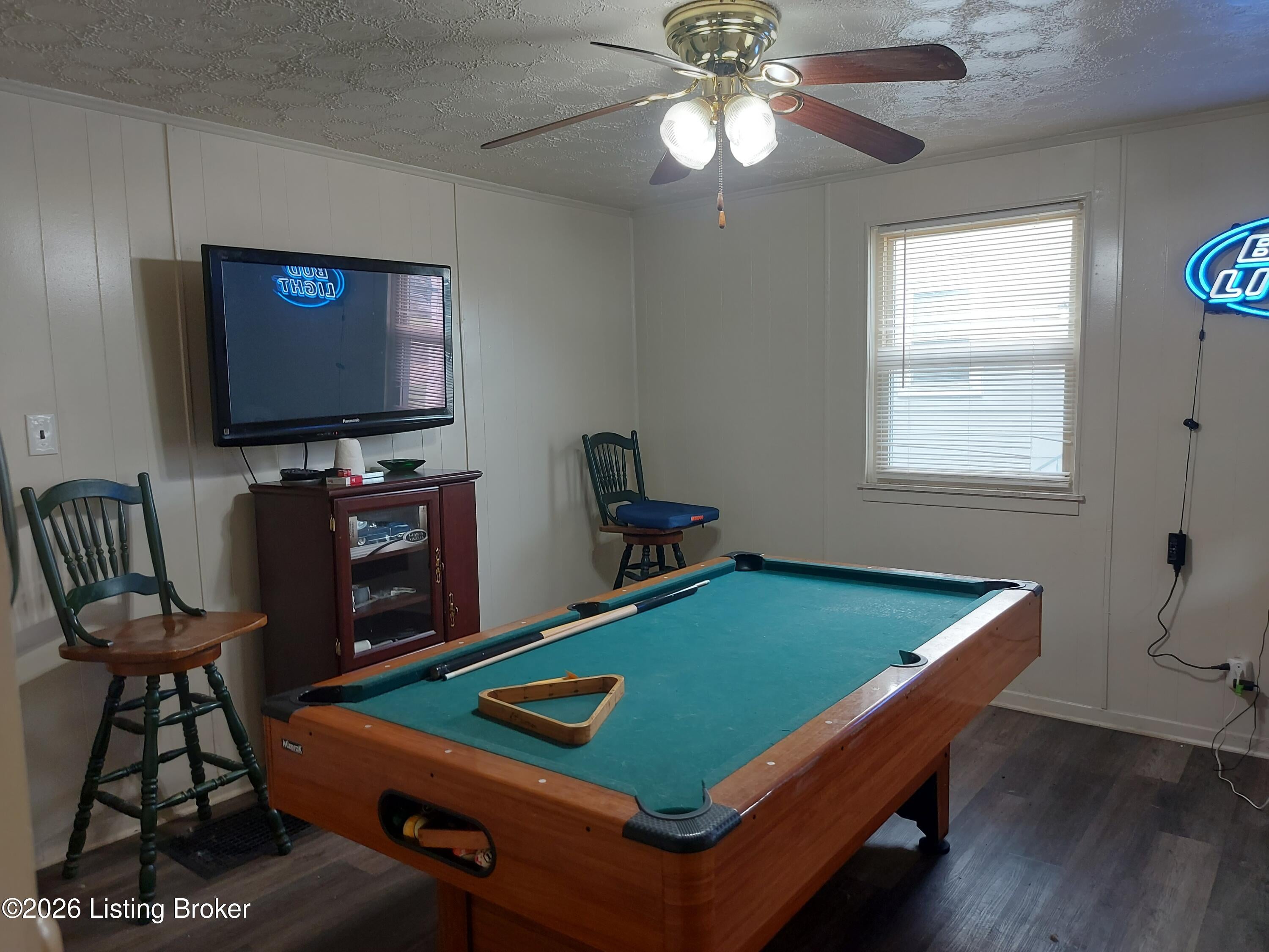 717 Compton St - Photo 2