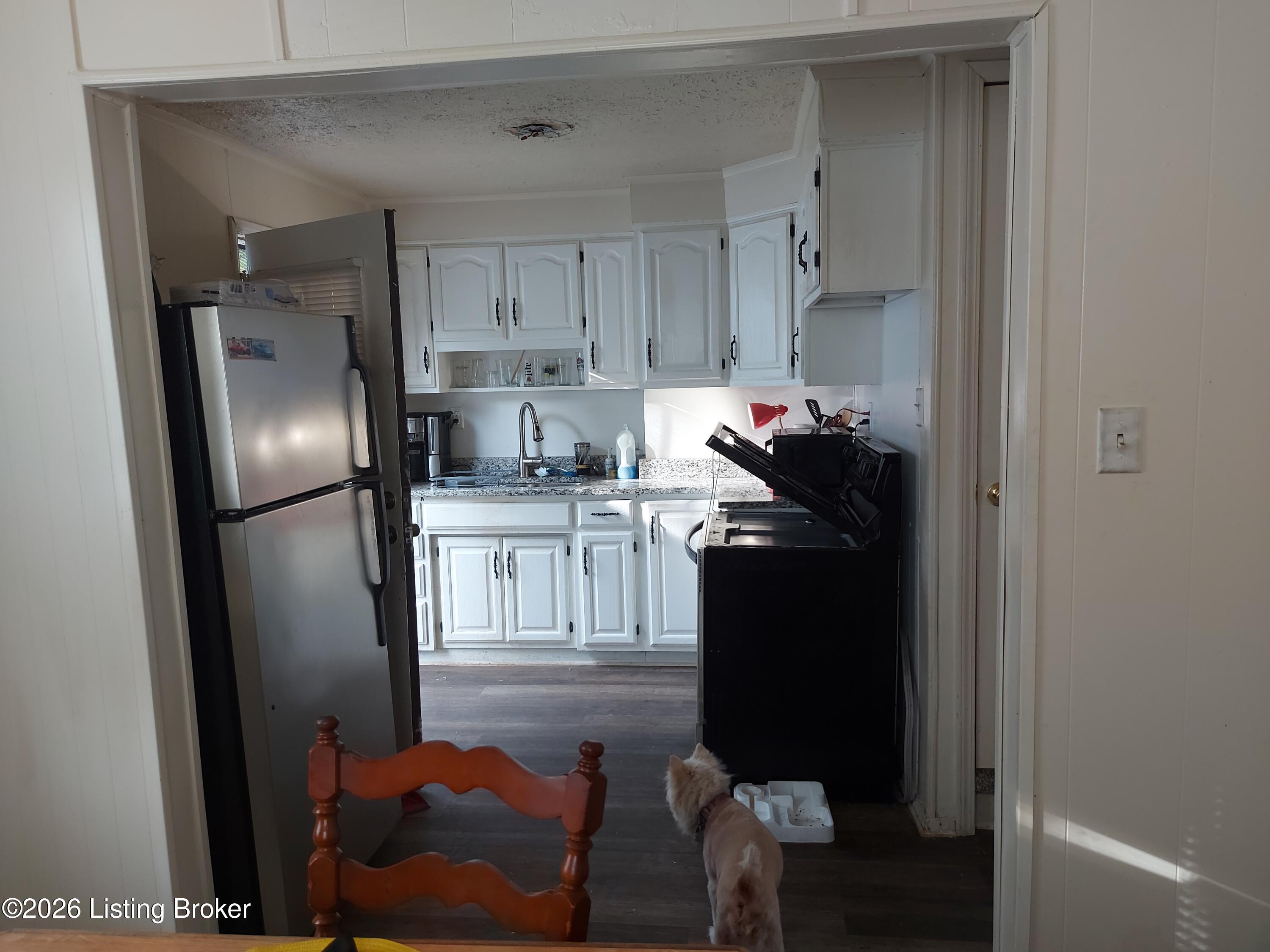 717 Compton St - Photo 4
