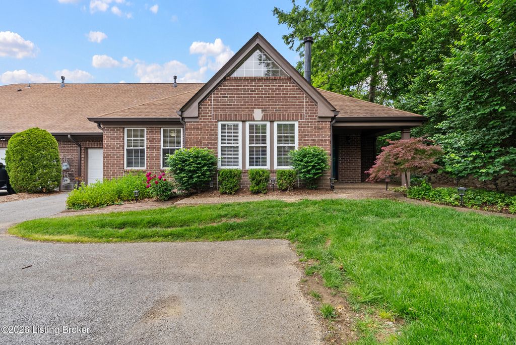 Photo of 2103 Eastbridge Ct, Louisville, KY 40223 (MLS # 1716532)