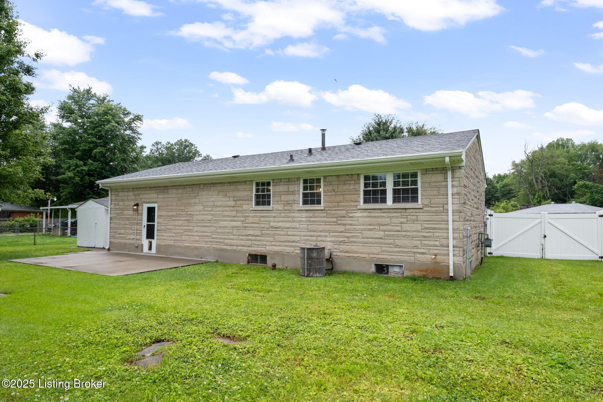 7403 Stanhope Ct, Louisville, Kentucky image 35