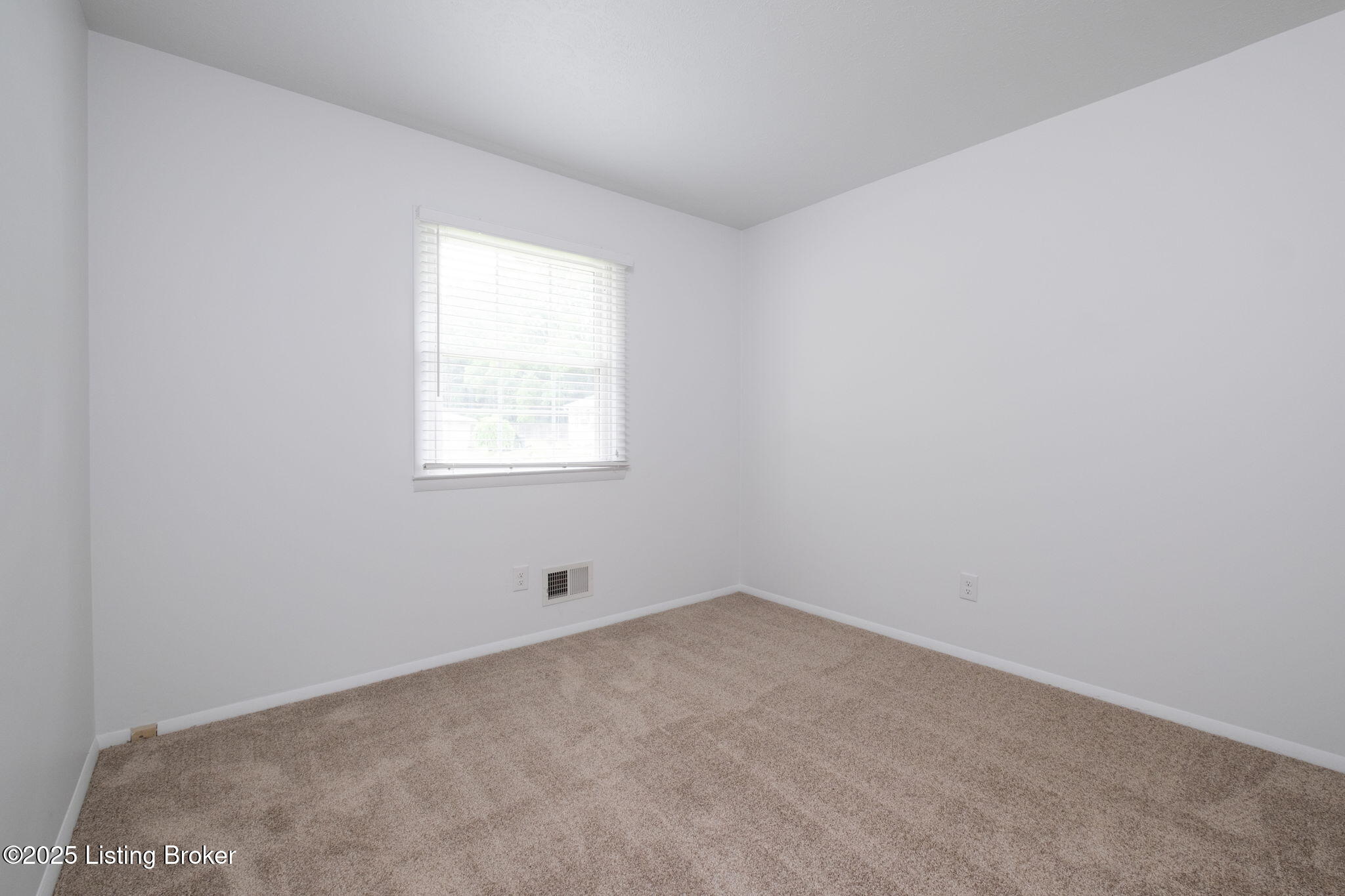 7403 Stanhope Ct, Louisville, Kentucky image 19
