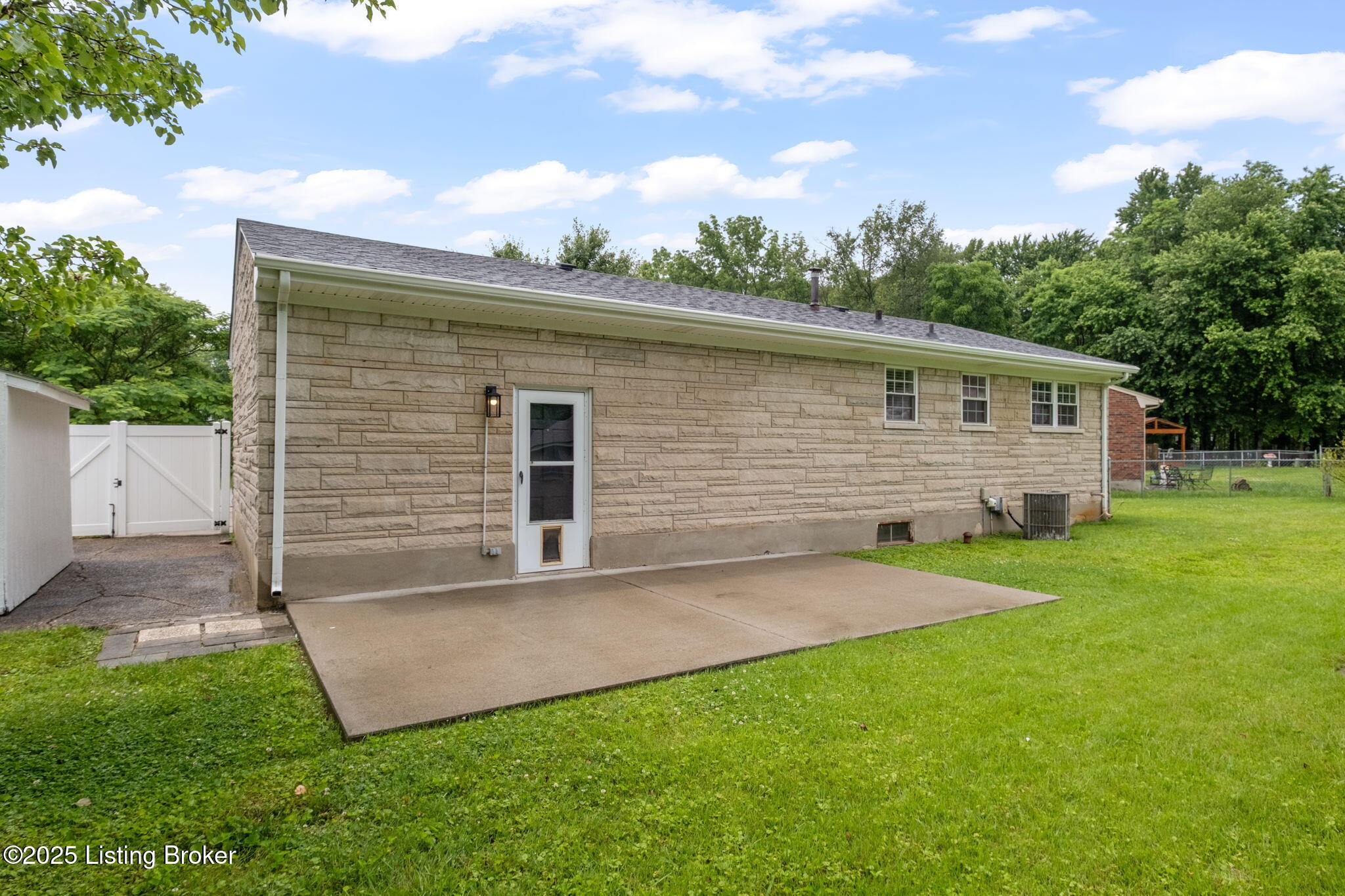 7403 Stanhope Ct, Louisville, Kentucky image 36