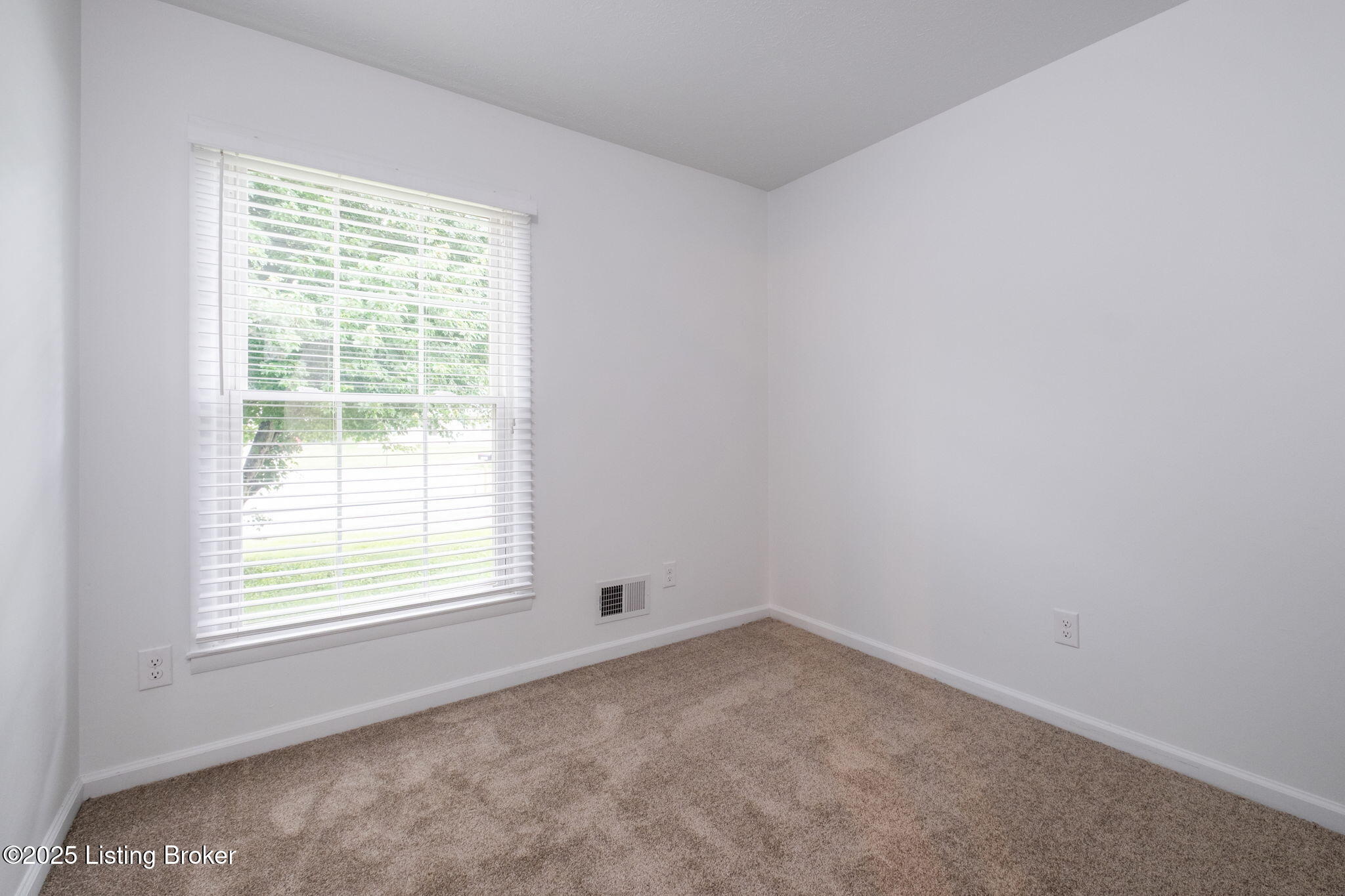 7403 Stanhope Ct, Louisville, Kentucky image 17