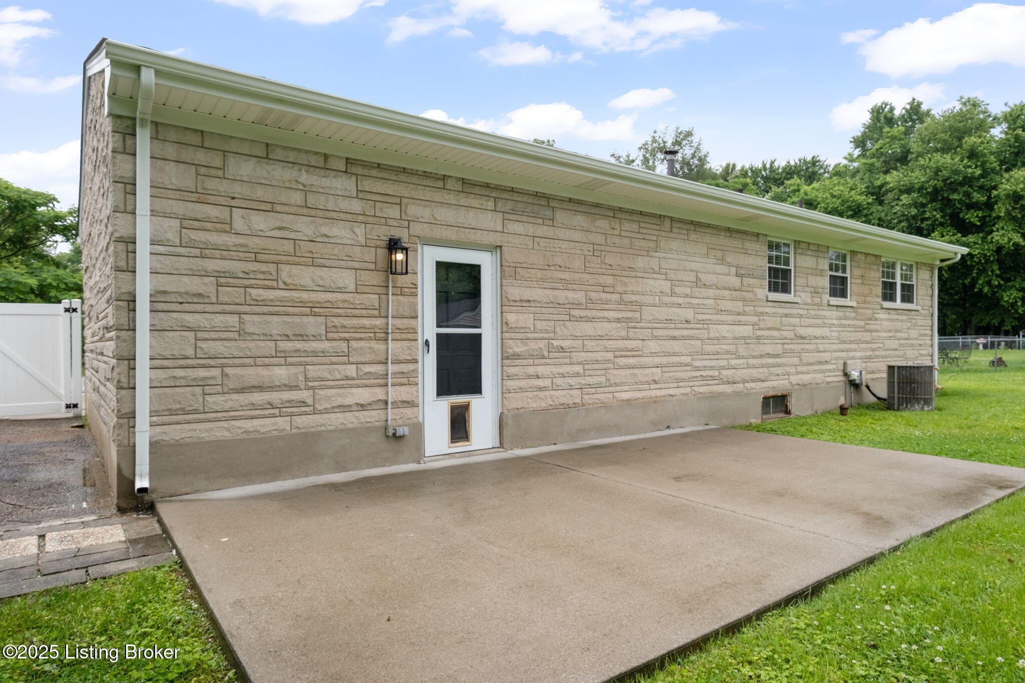 7403 Stanhope Ct, Louisville, Kentucky image 37