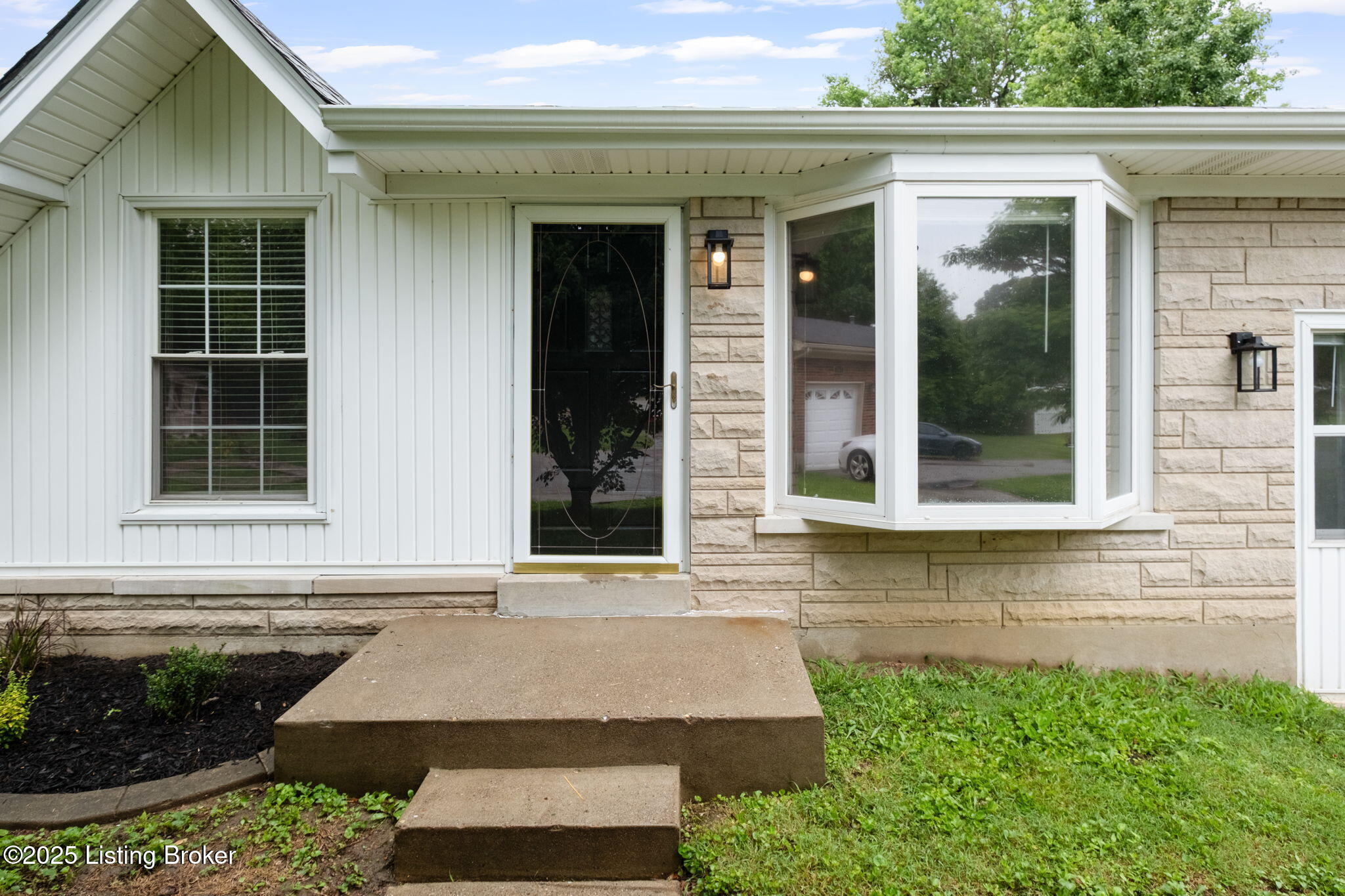 7403 Stanhope Ct, Louisville, Kentucky image 3