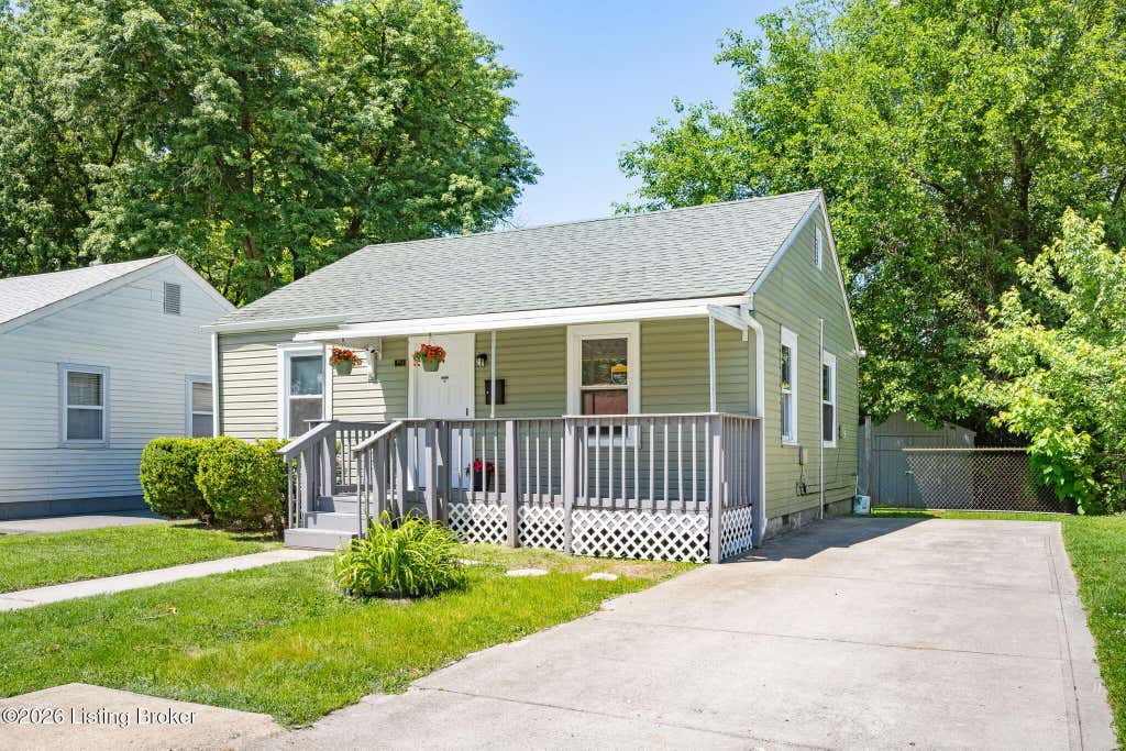 Photo of 1932 Beech St, Louisville, KY 40210 (MLS # 1722527)