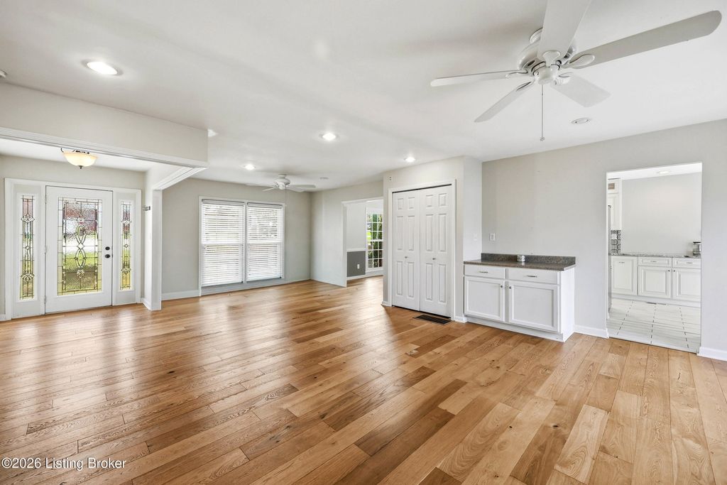 Photo of 4702 Longborough Ct, Jeffersontown, KY 40299 (MLS # 1712719)