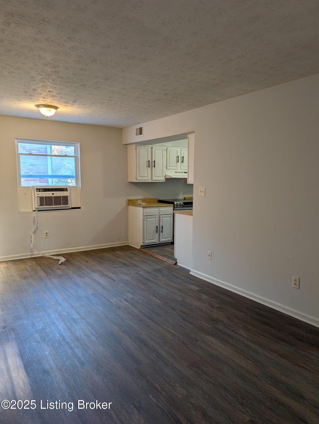 Photo of 3224 Springfield Dr, Louisville, KY 40214 (MLS # 1721157)