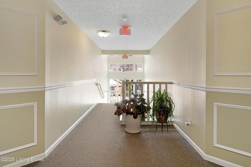 Photo of 9206 Hawthorne Pointe Dr #UNIT 202, Louisville, KY 40272 (MLS # 1705411)