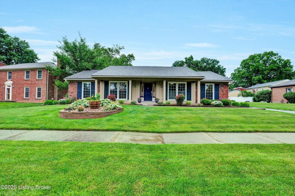 Photo of 10705 Bowmore Ct, Louisville, KY 40243 (MLS # 1718846)
