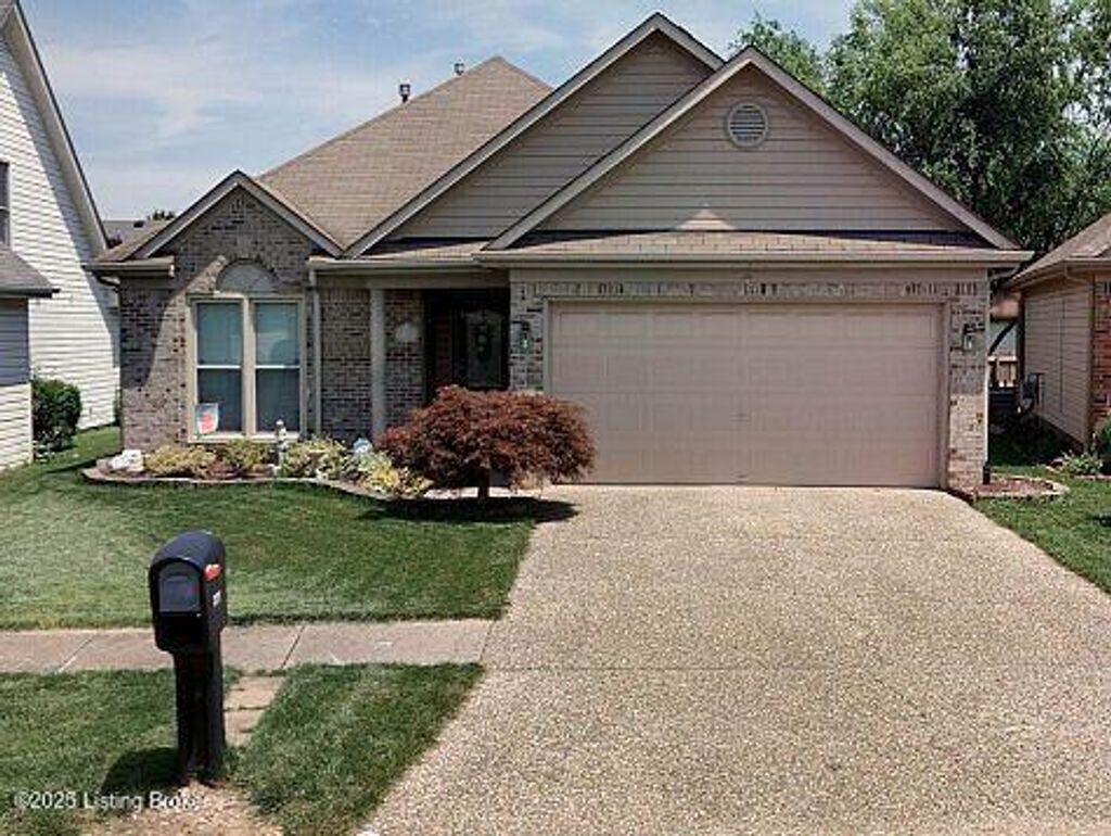 Photo of 3330 Rainview Cir, Louisville, KY 40220 (MLS # 1701075)