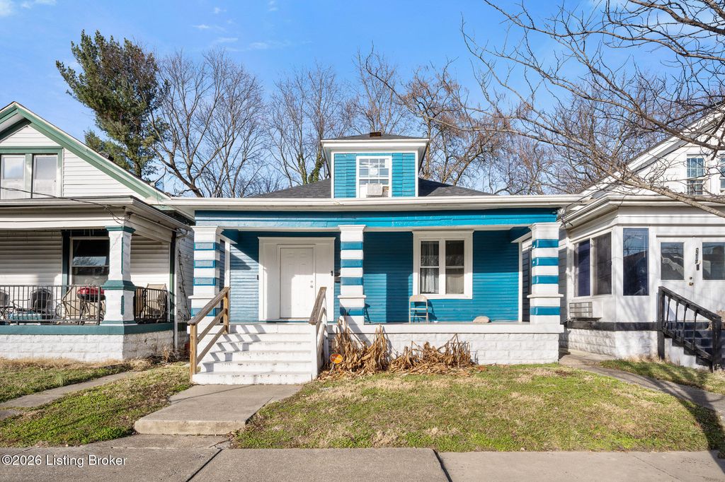 Photo of 2219 W Oak St, Louisville, KY 40210 (MLS # 1707918)