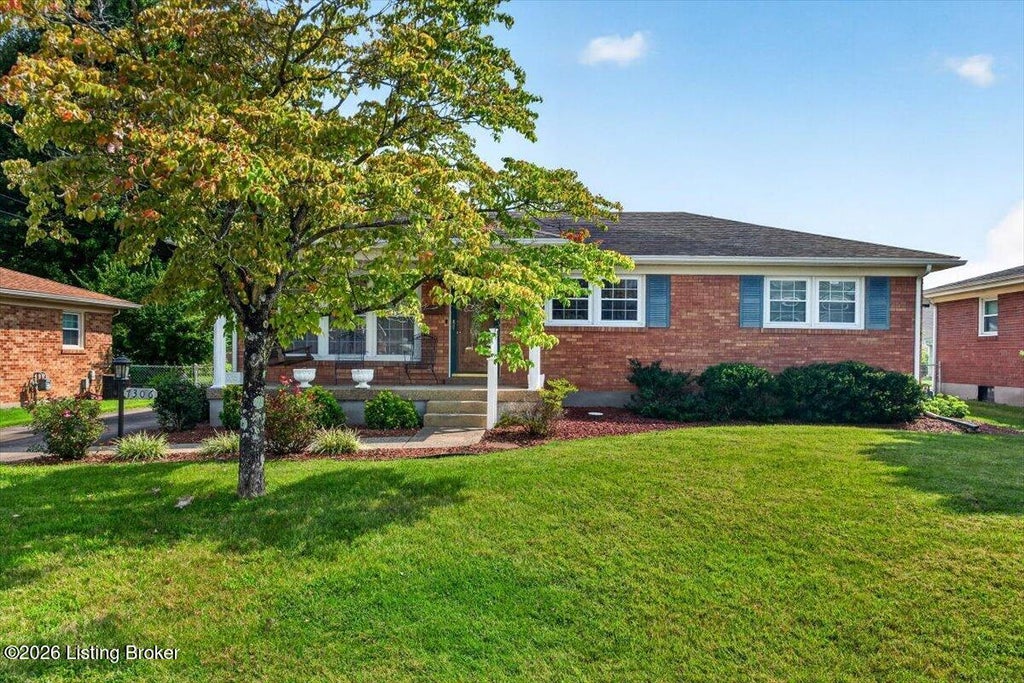 Photo of 7306 Lorenzo Ln, Louisville, KY 40228 (MLS # 1727446)