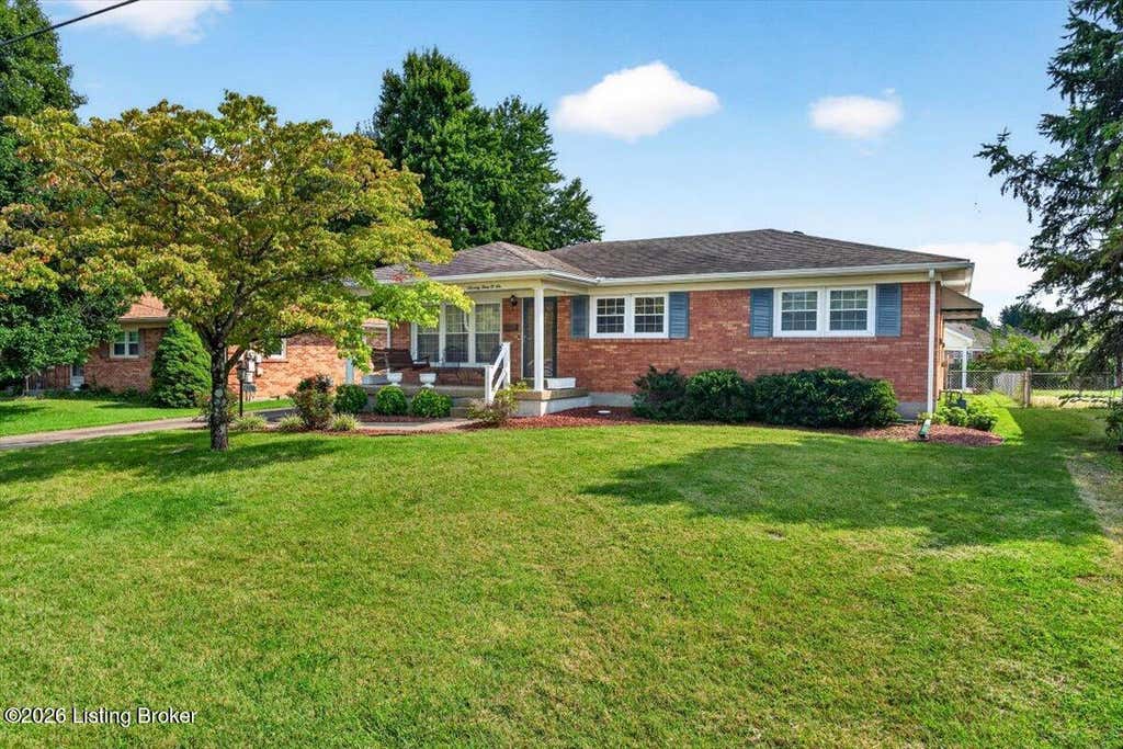 Photo of 7306 Lorenzo Ln, Louisville, KY 40228 (MLS # 1727446)