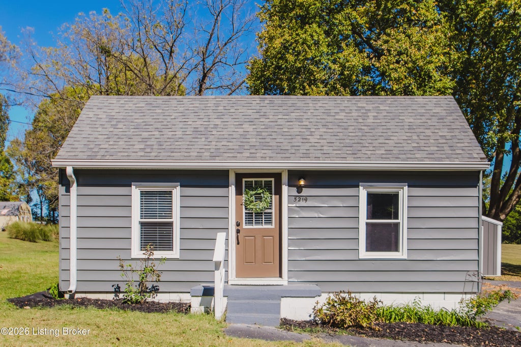 Photo of 5219 Maple Spring Dr, Louisville, KY 40229 (MLS # 1731332)