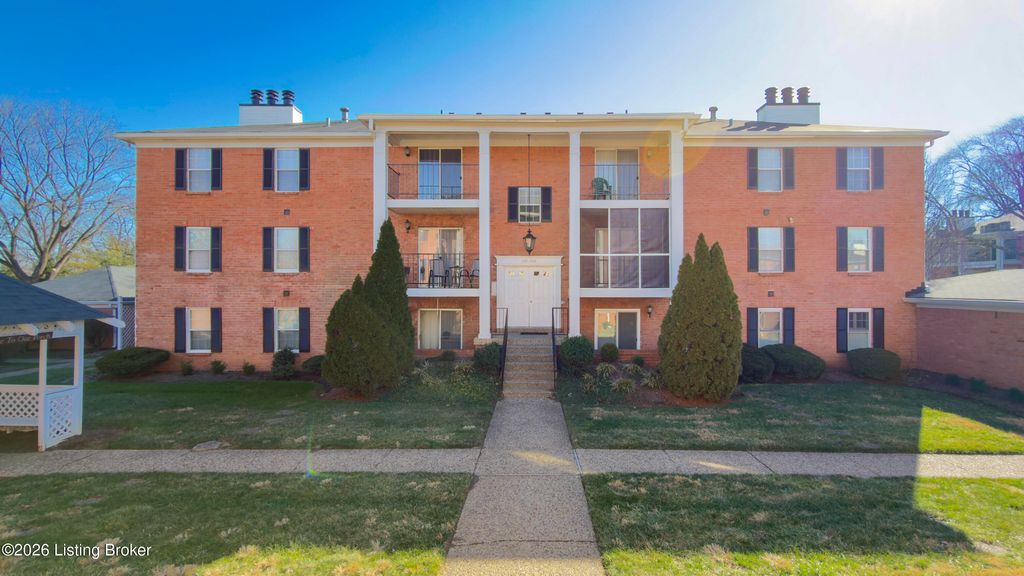 Photo of 1109 Donard Park Ave, Louisville, KY 40218 (MLS # 1707200)
