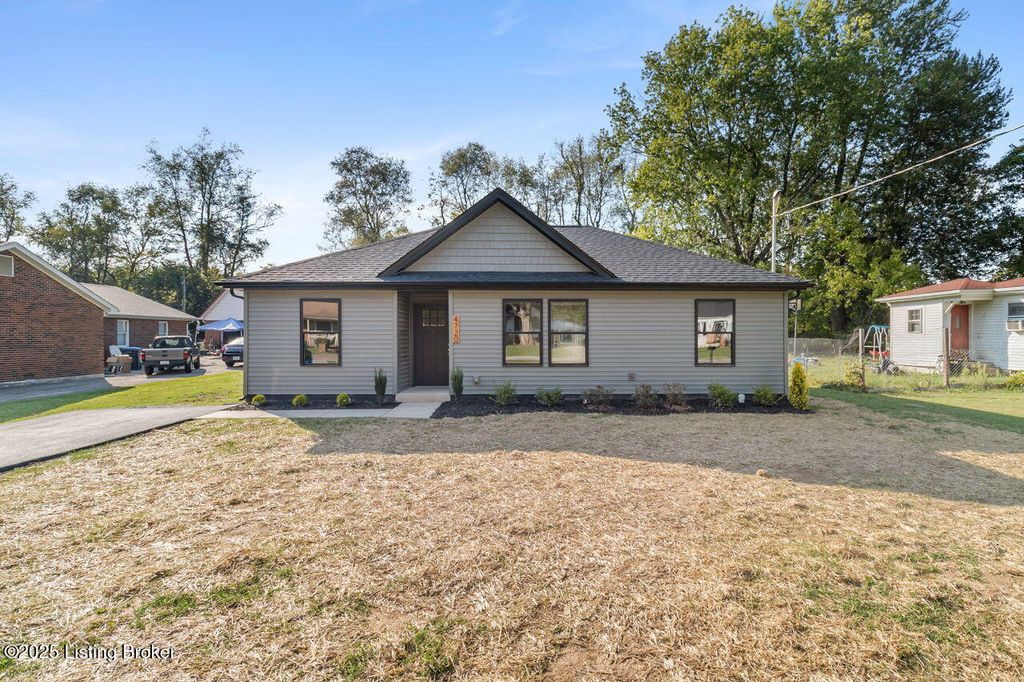 Photo of 4720 Beech Dr, Louisville, KY 40216 (MLS # 1710621)