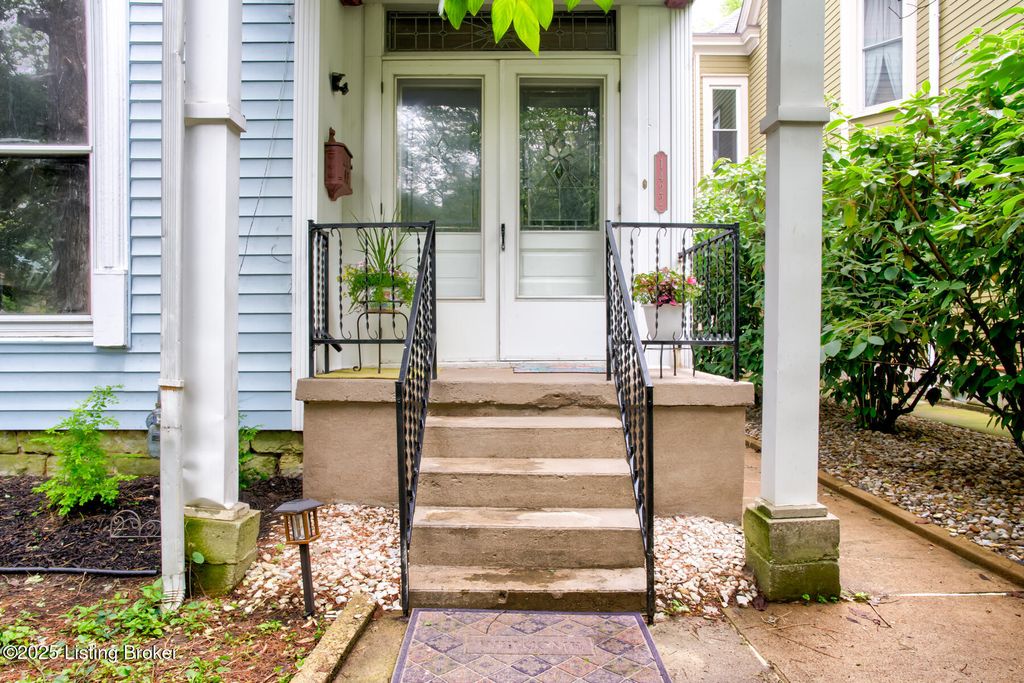 Photo of 1422 Highland Ave, Louisville, KY 40204 (MLS # 1701832)