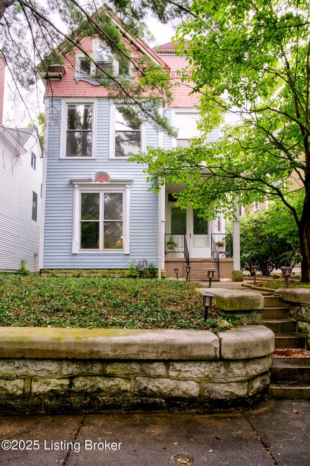 Photo of 1422 Highland Ave, Louisville, KY 40204 (MLS # 1701832)